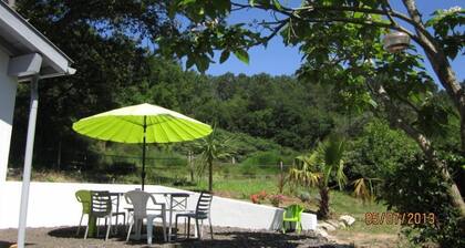 Maisonnette dans propriété d'un hectare