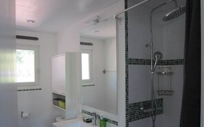 Shower, towels, toilet paper - House / Villa - LabenneStudio flat in a chalet (Labenne)