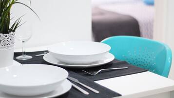 1 slaapkamer, een strijkplank/strijkijzer, wifi, beddengoed