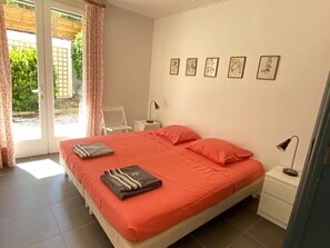 3 bedrooms, iron/ironing board, travel crib, free WiFi