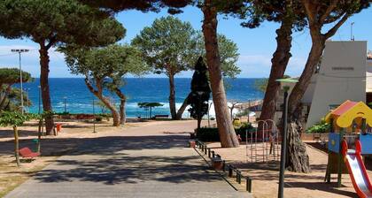 Apartment with sea views and easy access on foot, in private urbanization