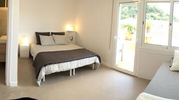 3 slaapkamers, een strijkplank/strijkijzer, wifi, beddengoed