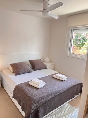 3 bedrooms, iron/ironing board, WiFi, bed sheets