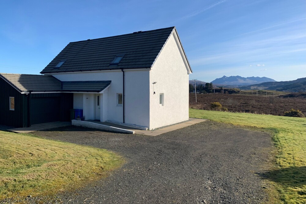 Self Catering Accommodation, Portree, Isle of Skye Panoramic Views of Cuillins