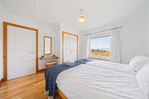 3 Schlafzimmer, Schreibtisch, Bügeleisen/Bügelbrett, kostenloses WLAN