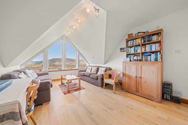 Smart TV, books, stereo