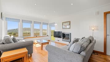 Téléviseur connecté, livres, chaîne audio