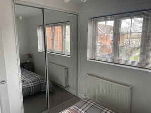 2 chambres, fer et planche à repasser, Wi-Fi, draps fournis