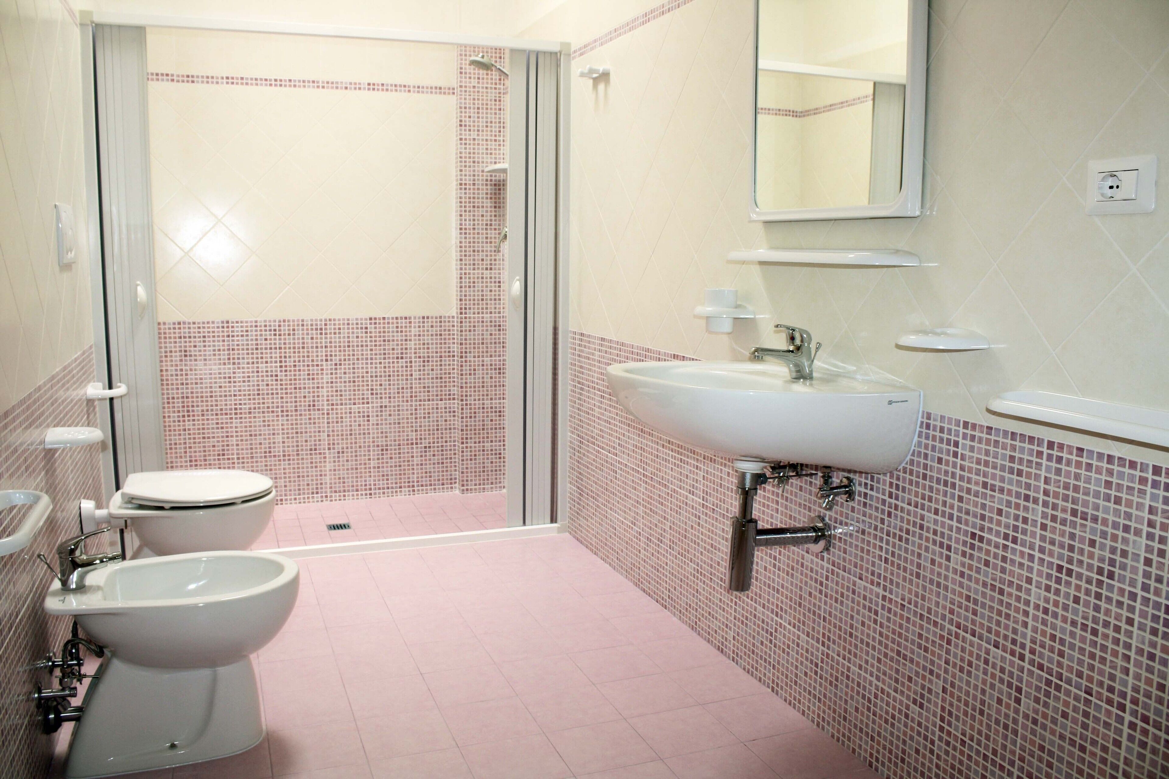 Dusche, Bidet, Toilettenpapier