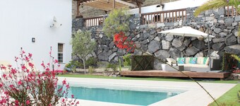 Beautiful villa for 6 people, Wifi, private heated pool, beach at 9 min by car