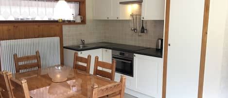 Fridge, microwave, stovetop, electric kettle
