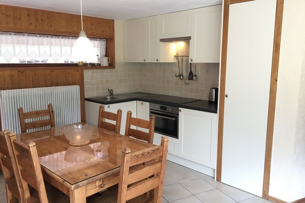 Kitchen / Dining Area