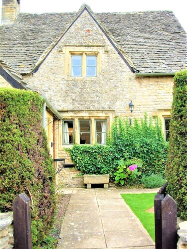 A Quaint Grade 11 Listed Detached Stone Cottage In Lower Slaughter with parking.