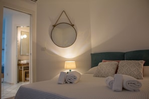 5 bedrooms, iron/ironing board, free WiFi, bed sheets