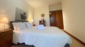 1 chambre, fer et planche à repasser, accès au Wi-Fi (inclus)