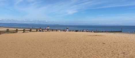 Una spiaggia nelle vicinanze