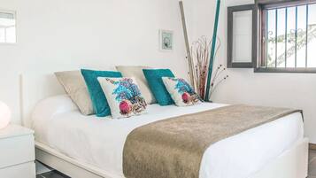 3 slaapkamers, een strijkplank/strijkijzer, gratis wifi, beddengoed