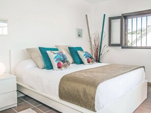 3 makuuhuonetta, silitysrauta/-lauta, ilmainen Wi-Fi, vuodevaatteet