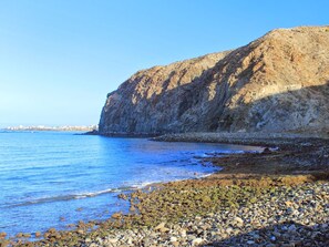 Ranta lähistöllä, rantapyyhkeitä