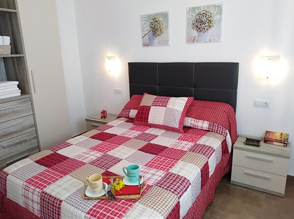 2 bedrooms, iron/ironing board, WiFi, bed sheets