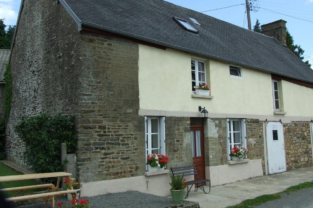 200yr old character farmhouse on edge of village