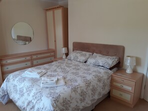 3 bedrooms, iron/ironing board, travel cot, free WiFi