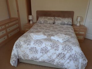 3 makuuhuonetta, silitysrauta/-lauta, vauvan matkasänky, ilmainen Wi-Fi