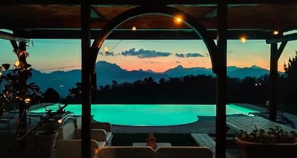 Barga -cottage & barn 6 hctres de tierra, piscina privada, WIFI, impresionantes vistas!