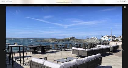 Baie de TrearddurGrand maison pour 14 personnes avec Wifi gratuit, salle de jeux, prĂšs de la plage