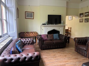 Smart TV, fireplace, DVD player, ping pong - Spacious  group and family friendly house,in Colerne village,close to Bath (Colerne)