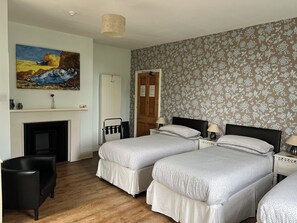 Spa - 10-16 persons. Variable rates. 4 large (20-25 sq mtr) en suite rooms. (Colerne)