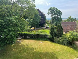 Property grounds - Spacious  group and family friendly house,in Colerne village,close to Bath (Colerne)