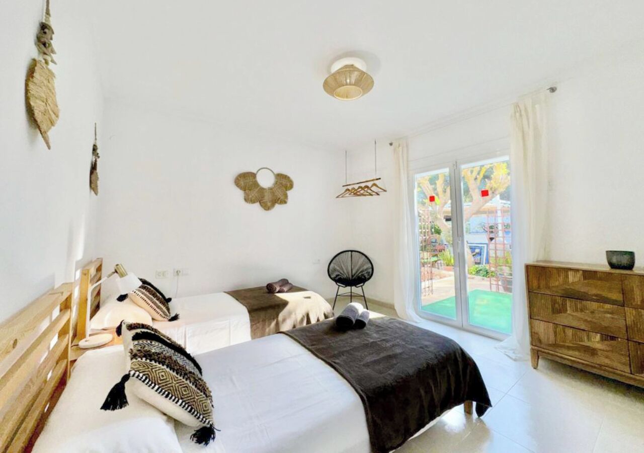 5 bedrooms, iron/ironing board, free WiFi, bed sheets