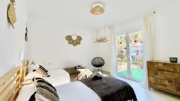 5 bedrooms, iron/ironing board, free WiFi, bed sheets