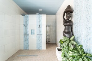 Dusche, Haartrockner, Bidet