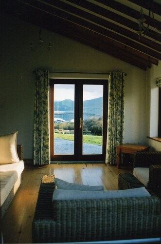 PALLAS LODGE, Beara Peninsula, overlooking Ardgroom Harbour and Kerry mountains