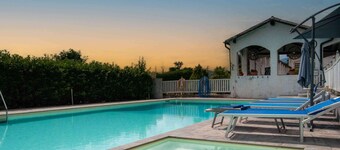 VILLA GIO' great pool,between Venice, Dolomites and Prosecco Hills, 12/14 people