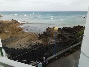 Sulla spiaggia, lettini da mare