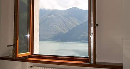 Herrlicher Seeblick und Garten in der Nähe der Schweiz