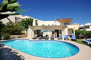 Outdoor pool, a heated pool - Beautiful, Spacious 6 Bedroom Villa Santa, Centrally Located In Albufeira (Albufeira)