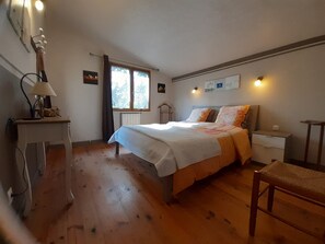 2 多间卧室、办公桌、熨斗/熨衣板、旅行婴儿床