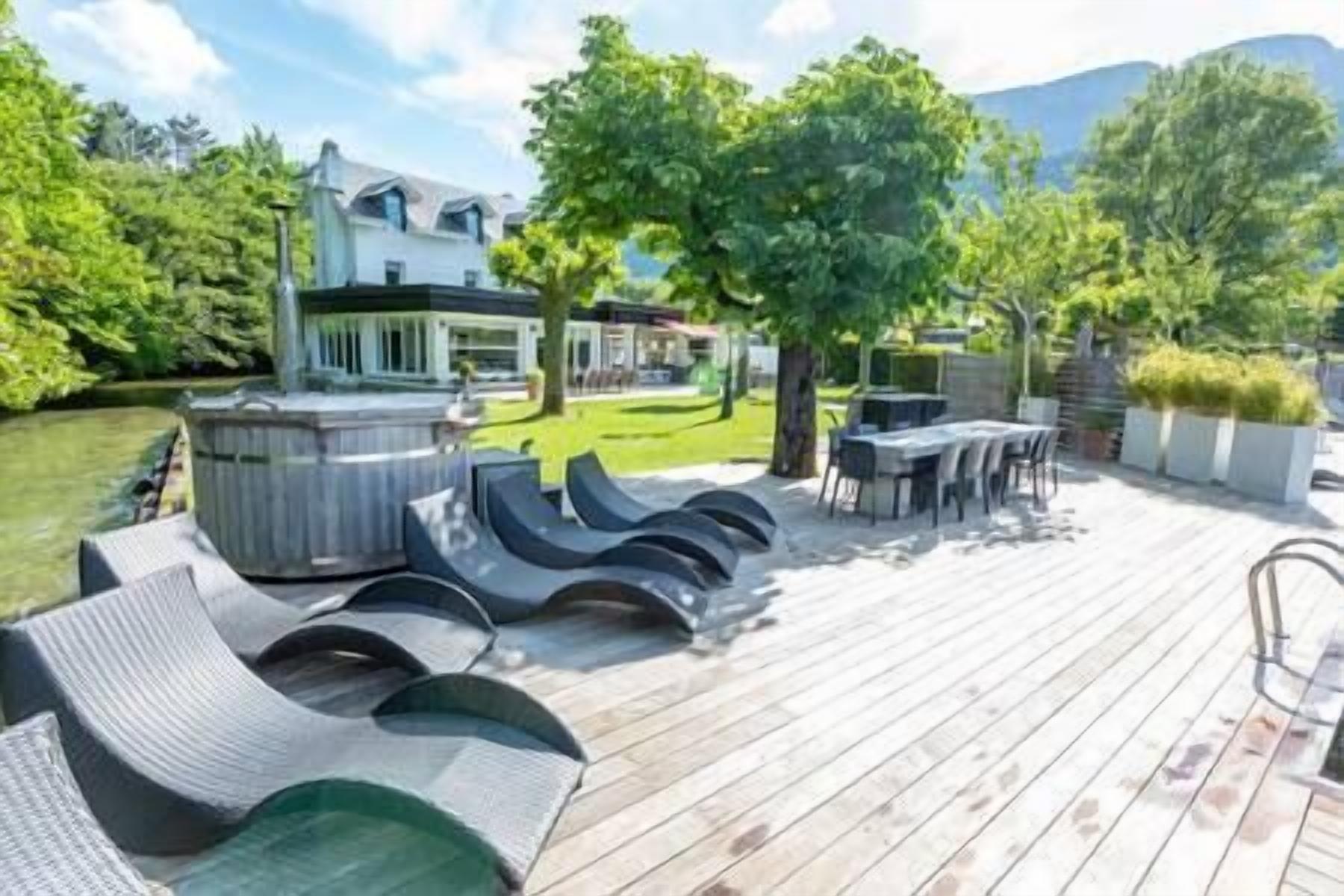 Lakehouse Waterfront Villa 15/18p, Lake Annecy