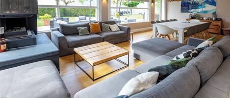 Smart TV, fireplace, DVD player, foosball