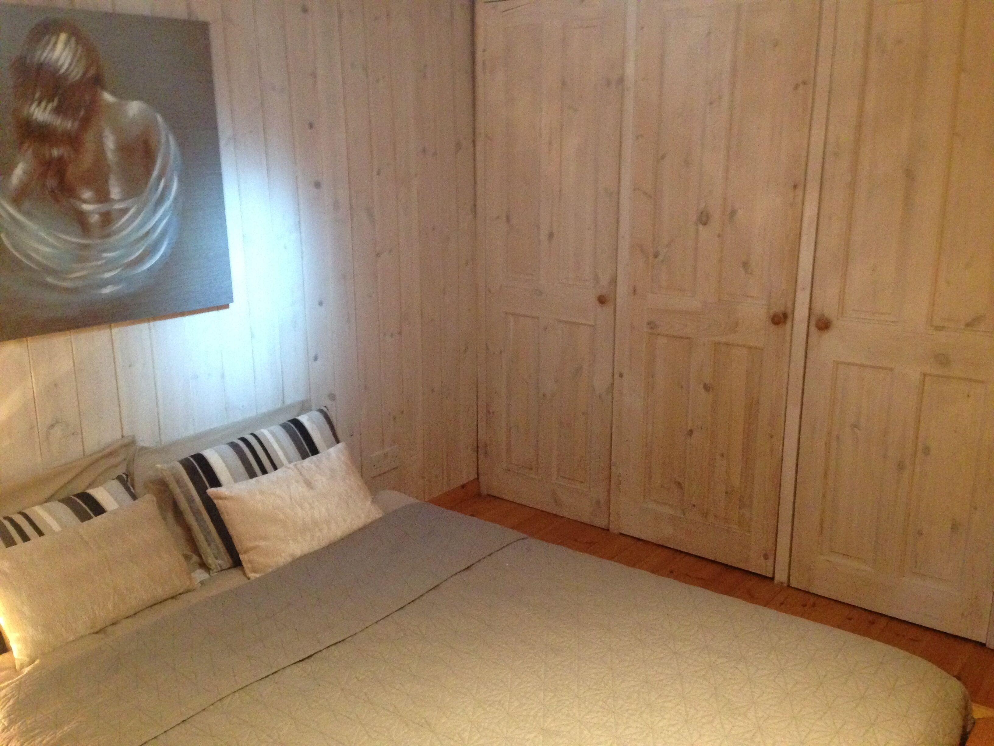 Chalet in beautiful gardens 20 mins from London