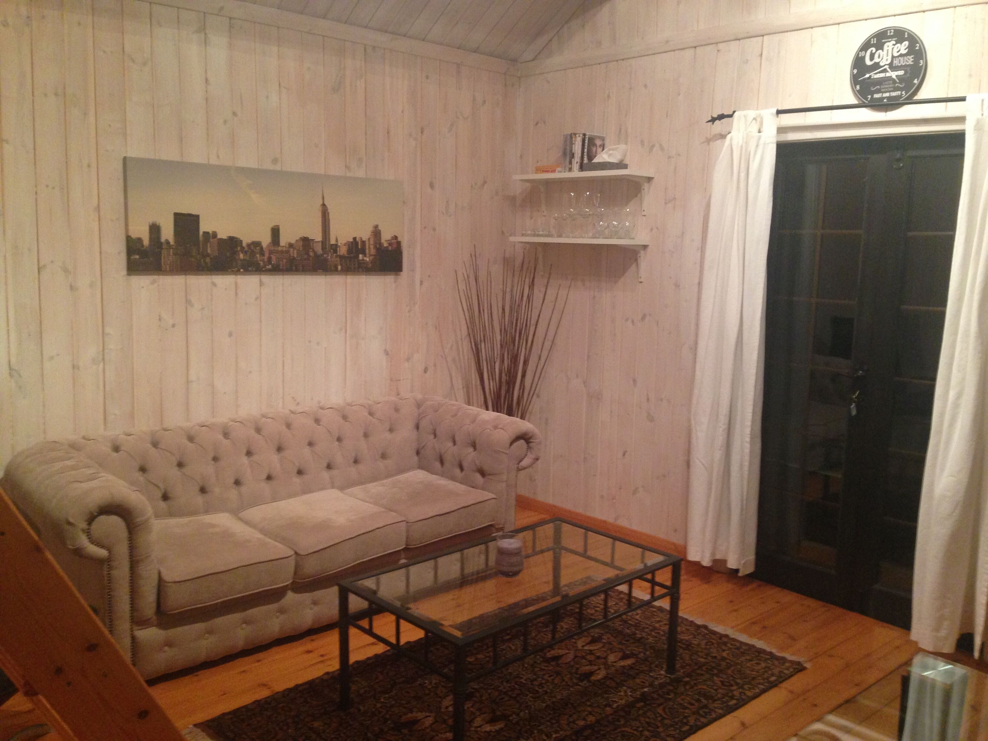 Chalet in beautiful gardens 20 mins from London