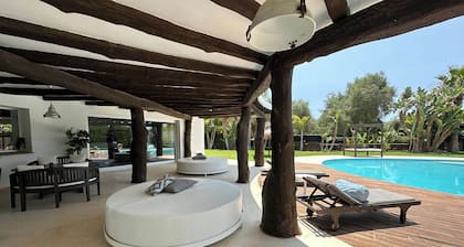 OASIS IN A NATURAL PARK. CASA ASIA 5 min from the beach and the mountains