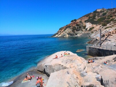 Apartment with exclusive garden and seaview in Pomonte, 50 meters from the sea