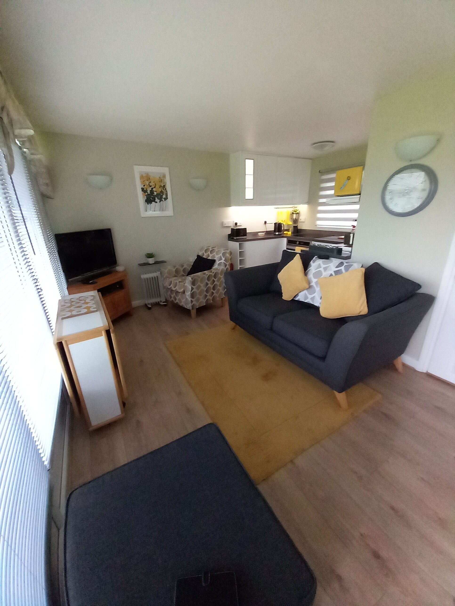 Smart TV, DVD player, stereo