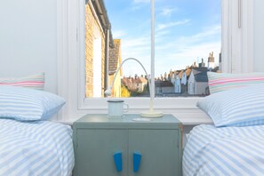 2 bedrooms, iron/ironing board, free WiFi, bed sheets - Vintage Boutique Cottage In Deal, Kent - Couples, family & pet friendly (Deal)