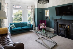 Smart TV, DVD player, video library